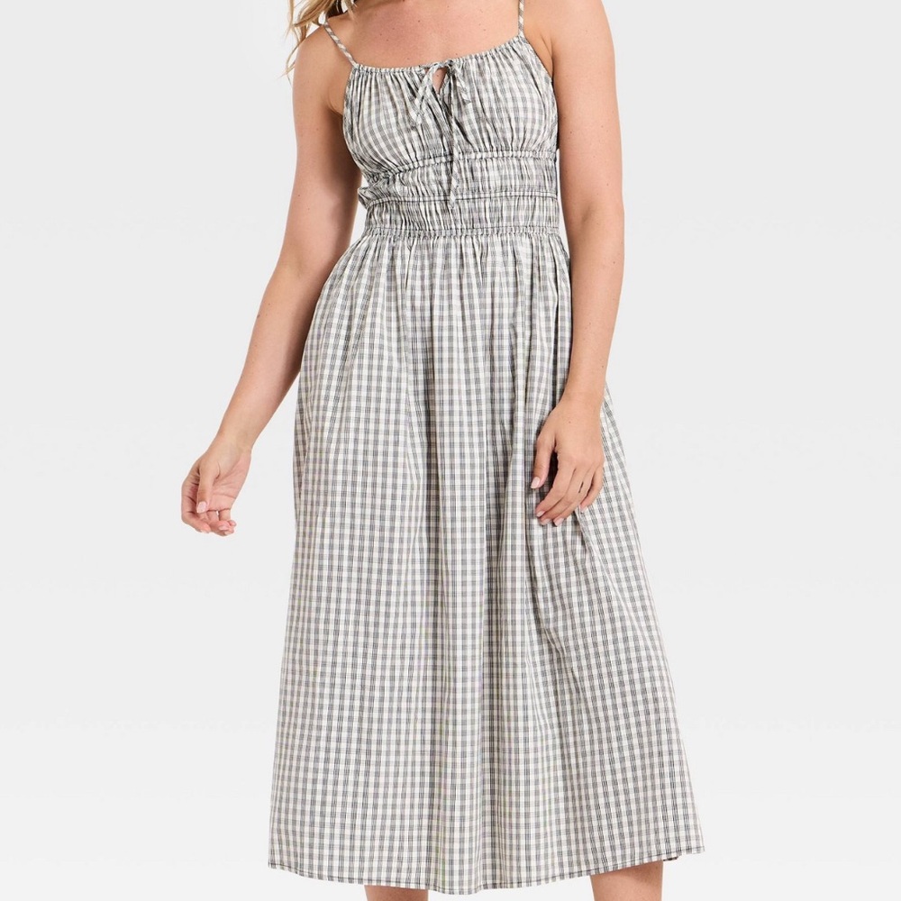 Universal Thread Gray and White Gingham Midi Dress